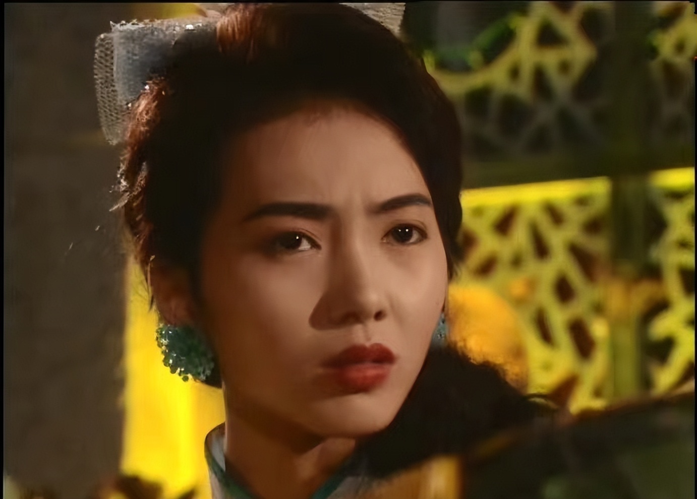 港星颜仟汶近况曝光，演村姑身材发福明显，已定居内地51岁仍单身