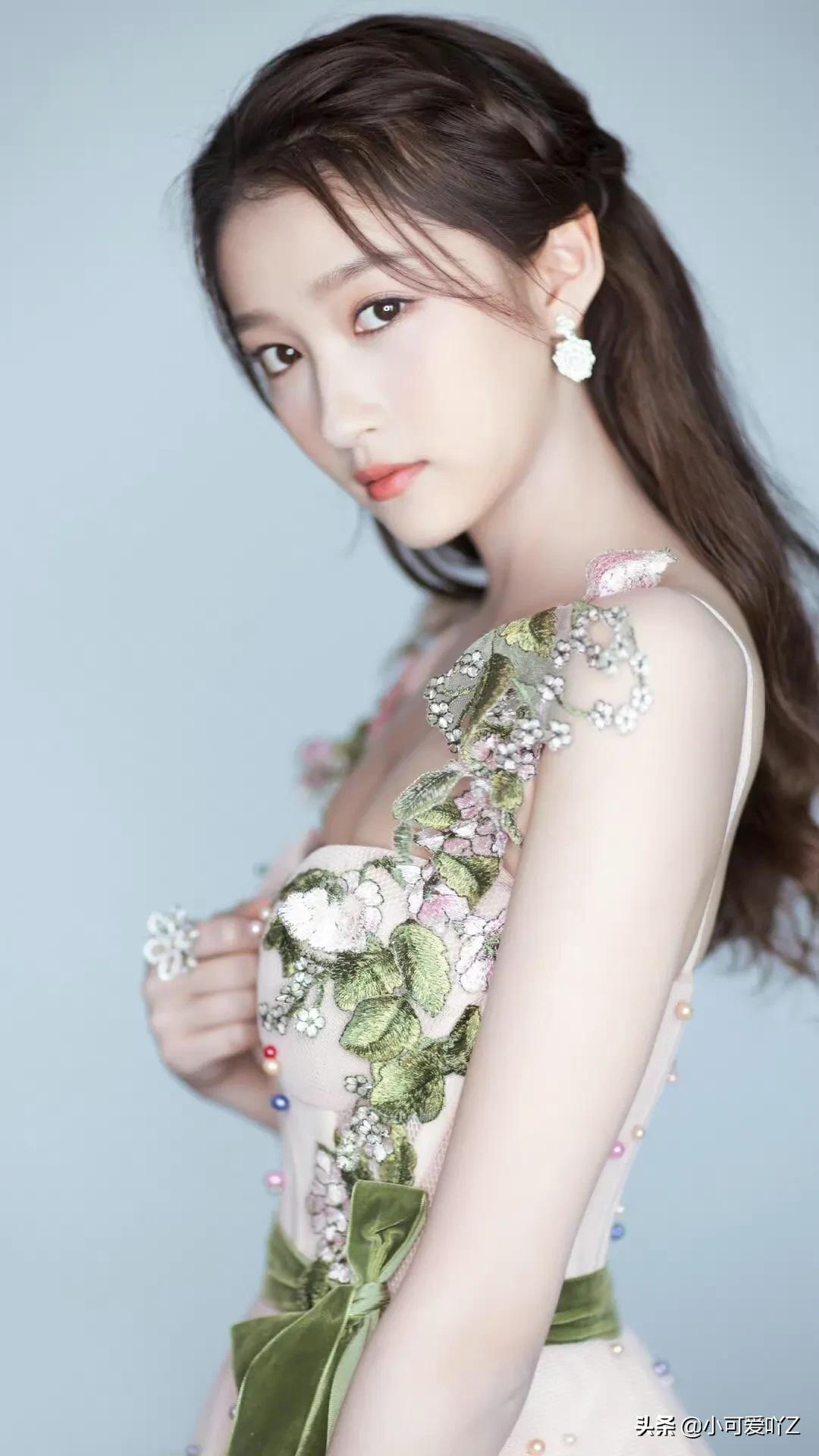 关晓彤美丽装扮图片