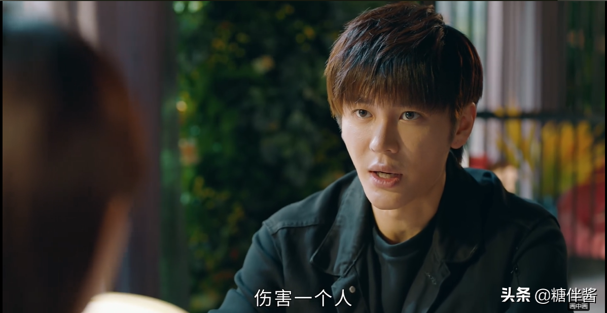 《女心理师》原著评分7.3，影视化5.2，收视全靠杨紫井柏然甜爱