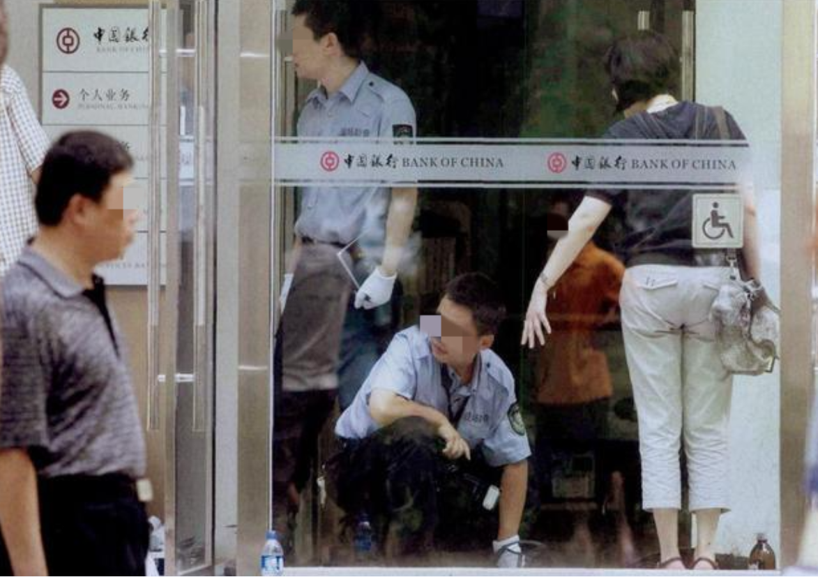 2009年，江西一“高考状元”因抢银行被判10年，出狱后又考上985