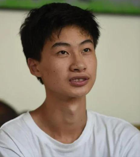 寒门贵子不负“众望”，寒窗苦读，744分考入清华，如今的他呢？