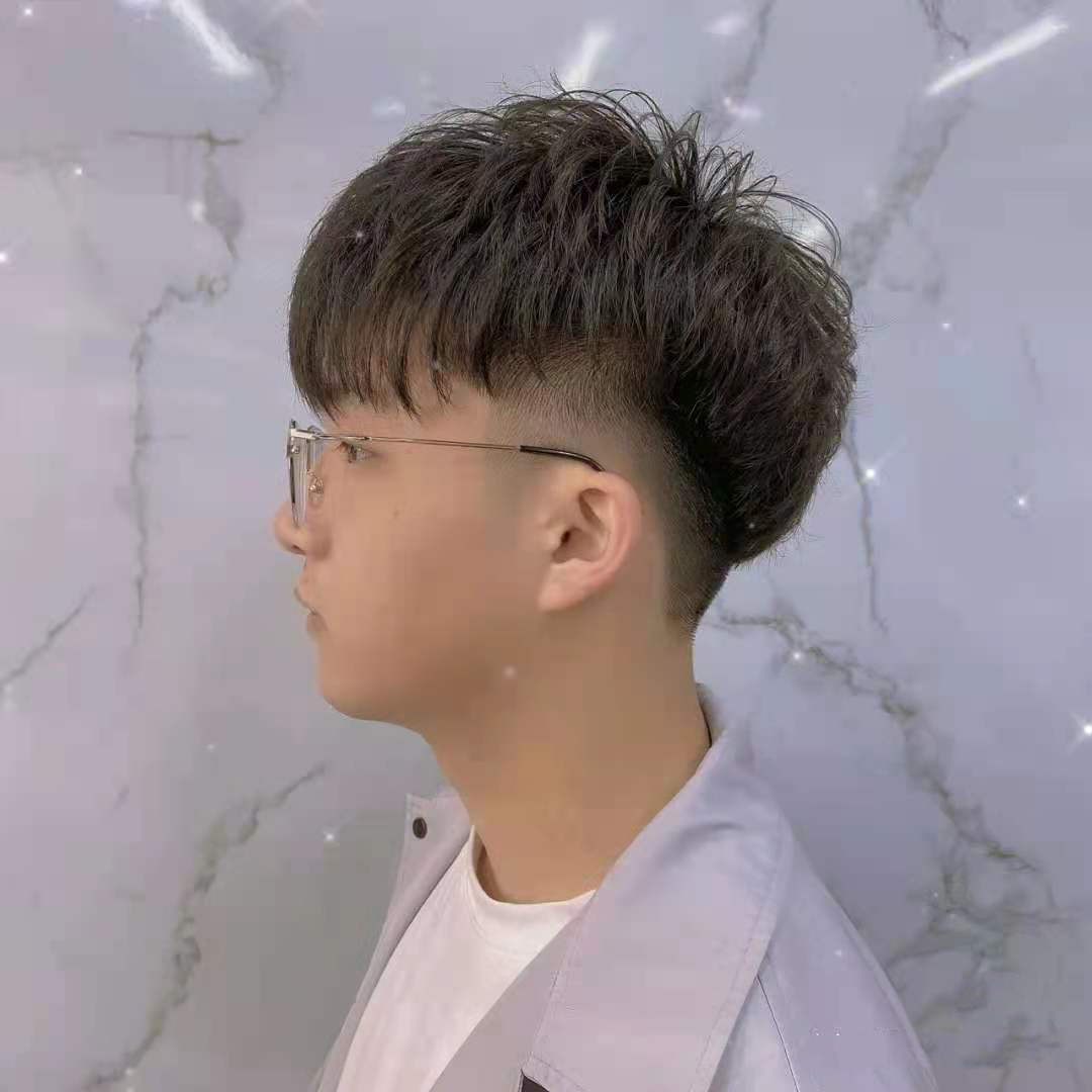 三七分发型图片(两边剃光中间留长的发型) - 赤虎壹号