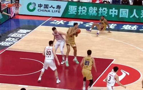 cba为什么抢篮板人数不对等(广东队为什么篮板球抢得不好？杜锋也不怕丢丑，说出大实话)