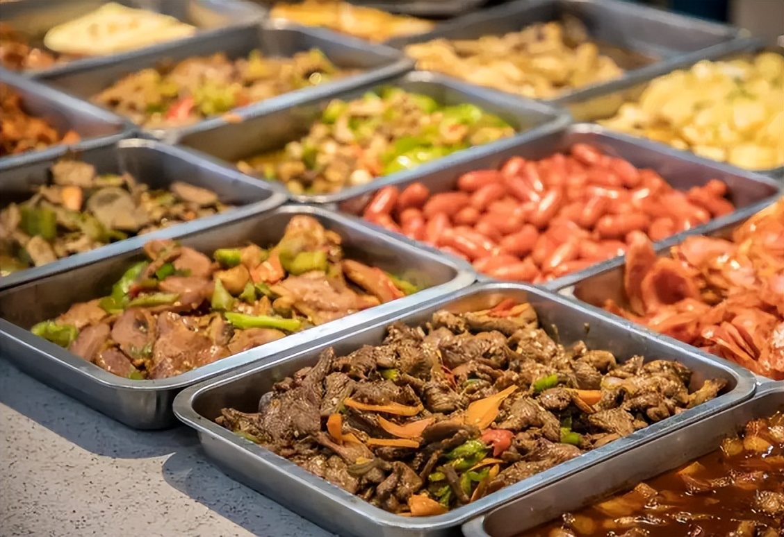 大学“阴间食堂”走红，边吃饭边觉得背后冒凉风，网友：地府风情