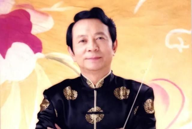 《九百九十九朵玫瑰》成就邰正宵的同时，也是议论纷纷