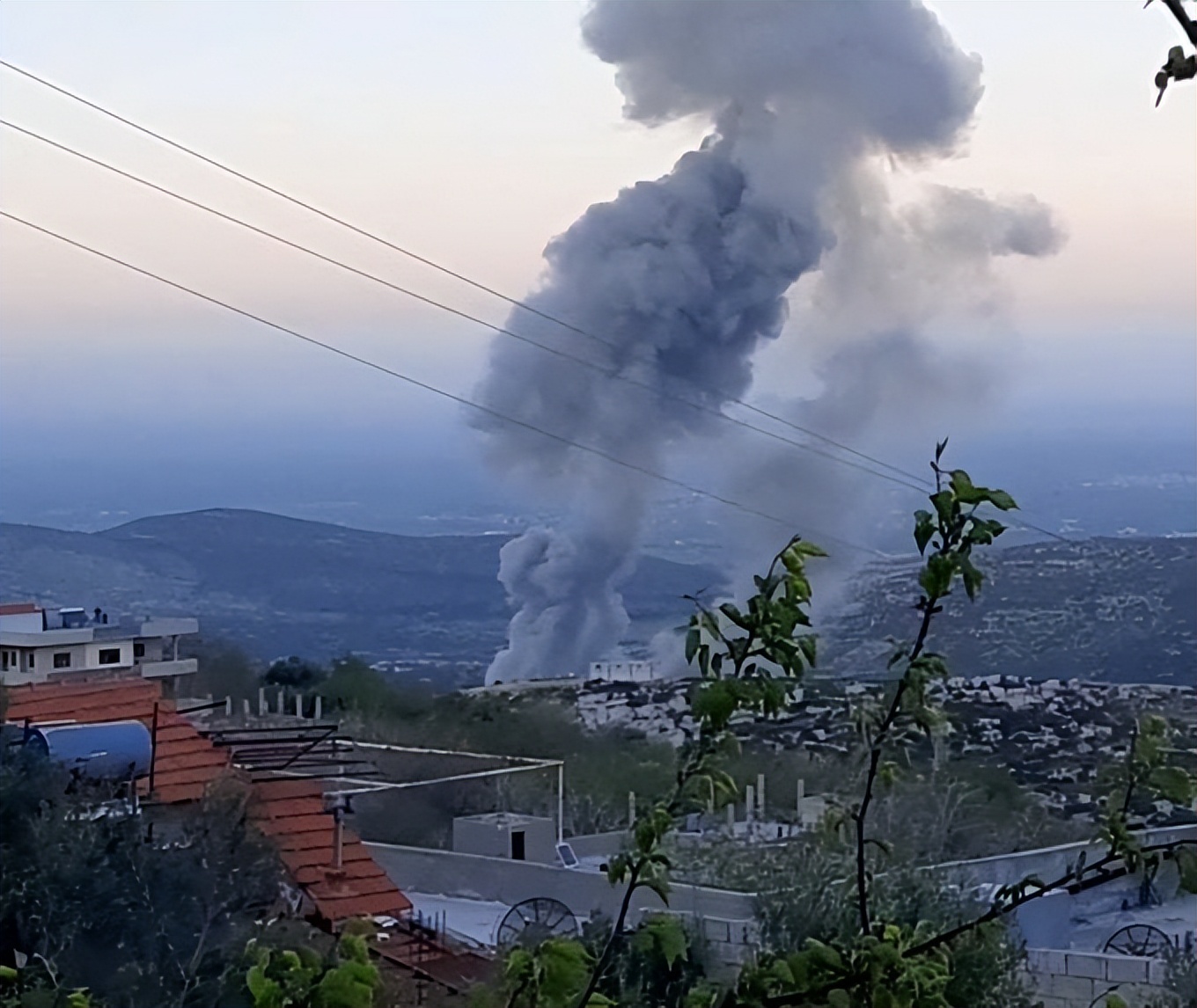 Ҫ���ڶ��֣����ڳ�����ս�������Ǳ�ը����������ɫ���ٴο�Ϯ