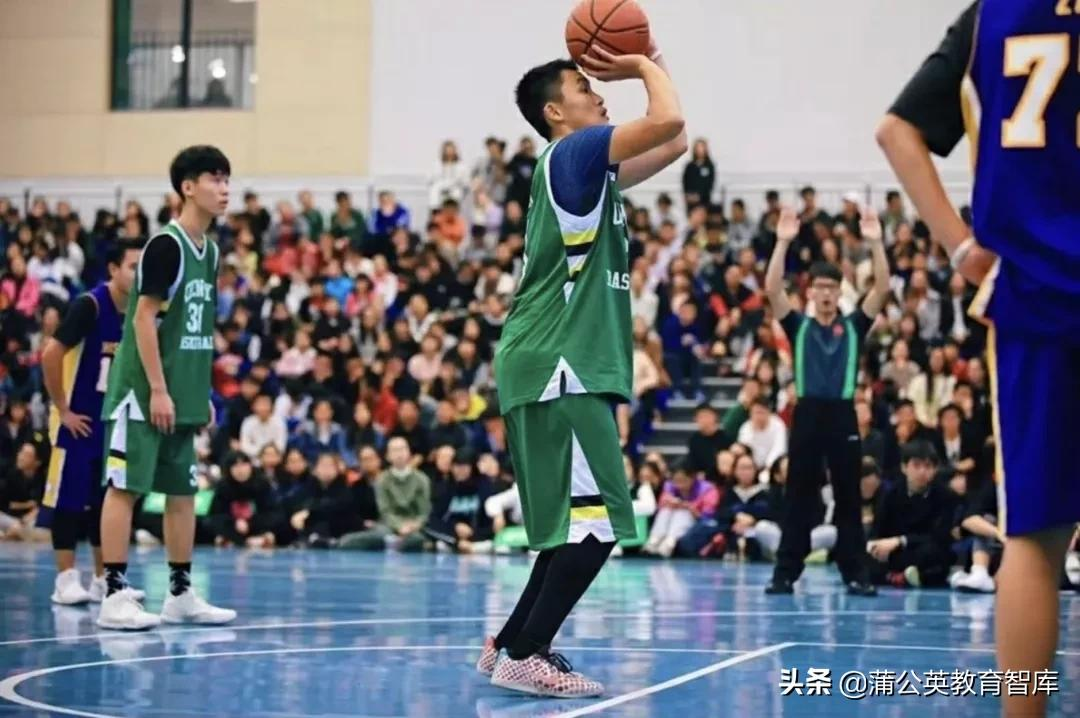 王铮去职引发全网热议，北大附中这些年都做了什么？