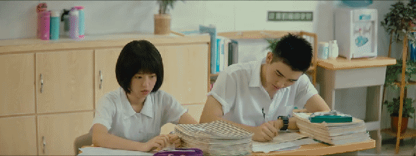 李小满「火」了，何蓝逗不愧95小花潜力股