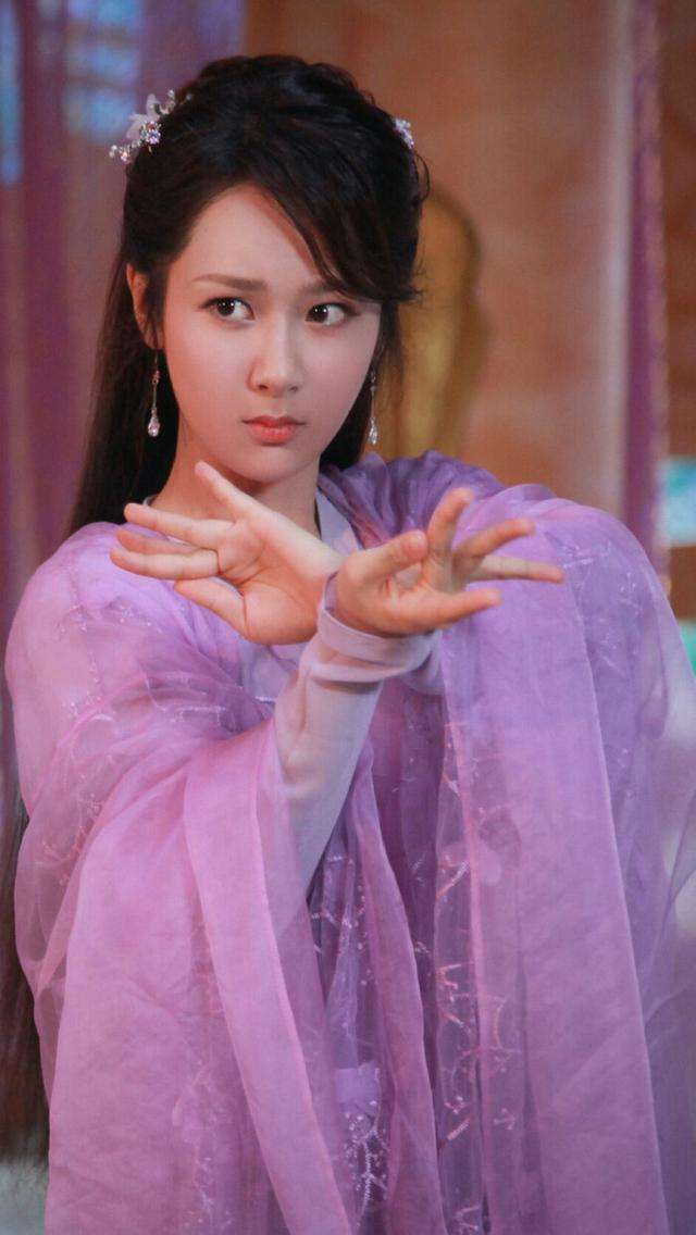 没气质别霍霍紫色,这6位紫衣美人太亮眼,有人温柔,有人霸气