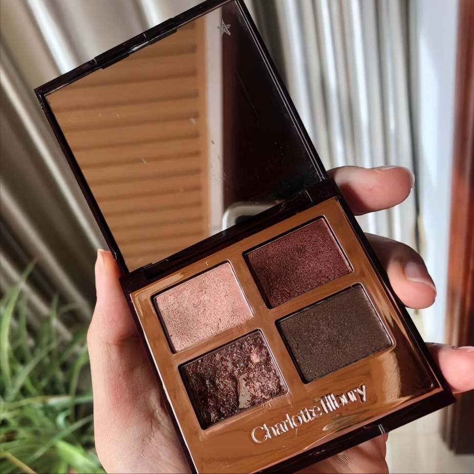 有哪些适合大学生新手的平价好用眼影盘？