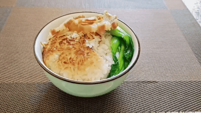 煲仔饭用什么米（记住3个窍门米饭松软锅巴金黄）