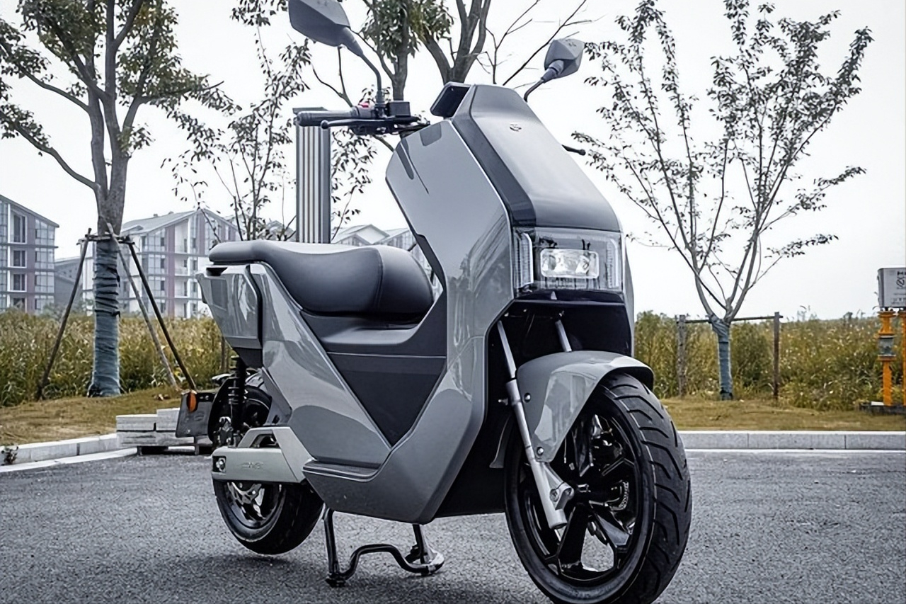 第二款:大阳e客e5