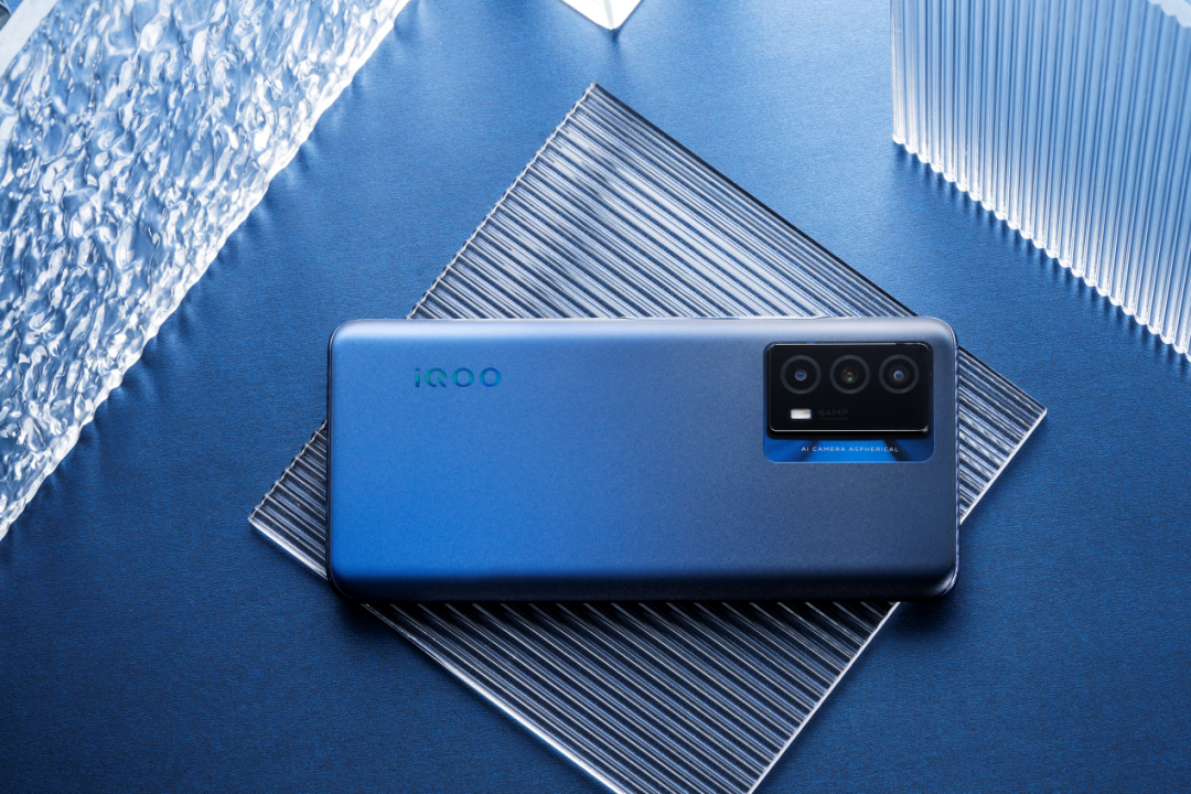 相对百瓦快充，我还是建议选择大电池手机