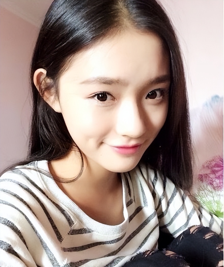 演员林允，从十二万人中脱颖而出，20岁成三十亿票房女主