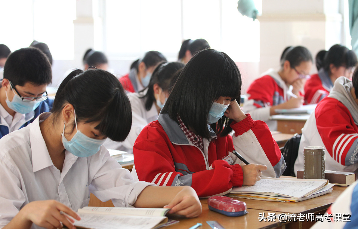 2022高考倒计时一个月，考生需要做好两件事，家长更要做好一件事