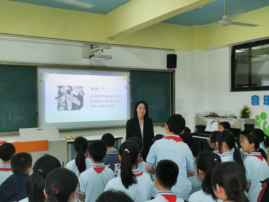 天府新区谙律工作坊和V7工作坊在南湖小学举行联合教学研讨活动