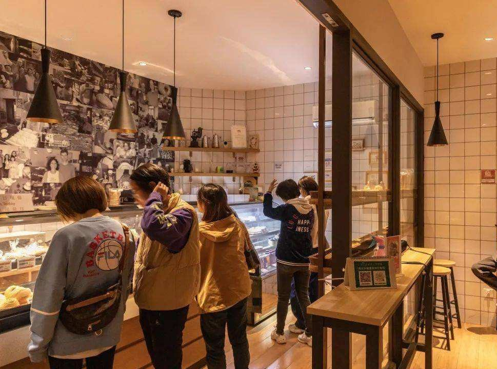 德国夫妇弃高薪在中国开了家“无声面包店”，背后的原因让人动容