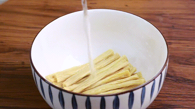 凉拌腐竹学会这一招，比大鱼大肉都香