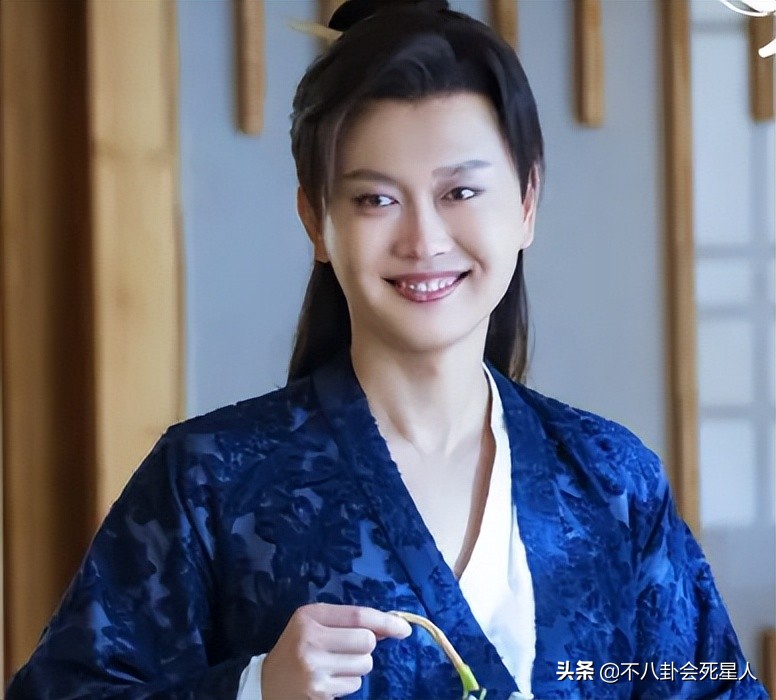 内娱新晋“发面馒头”，肿胀僵硬没眼看，让动脸前辈们自愧不如