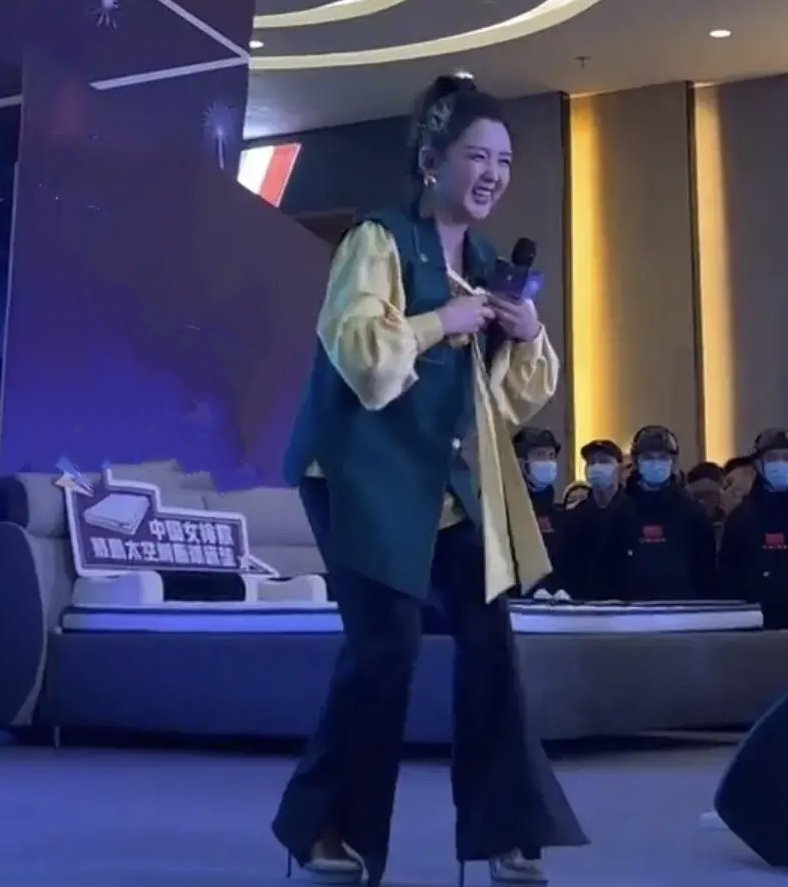 红得快，沉得也快，这7位“风光不再”的歌手，有人太可惜了