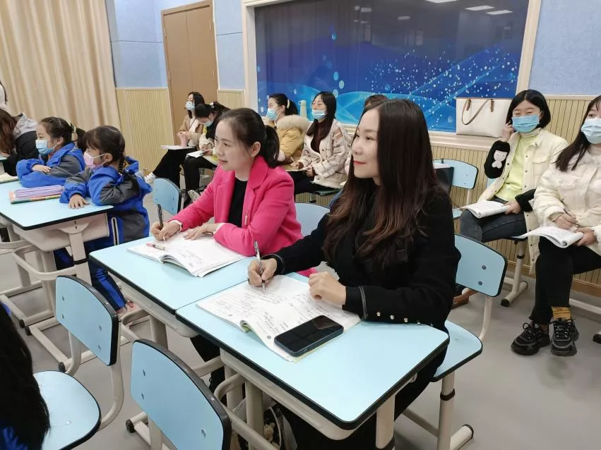 棠湖中学实验学校东区——送教到校共成长 润物无声助品格