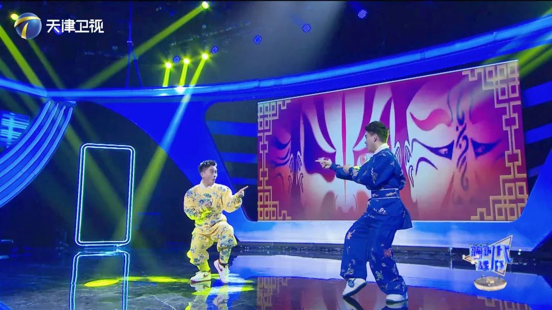 「跨时代战书」街头艺人赢喝彩，戏曲街舞有新意