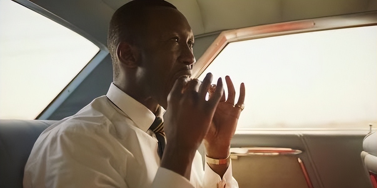 《绿皮书》：西装是他优雅的盾牌，也是他捍卫尊严的武器