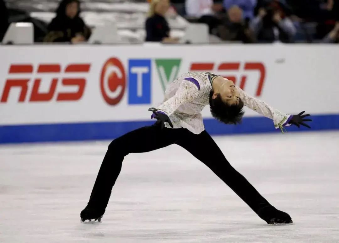 旋转、跳跃，不停歇！一文看清花样滑冰的那些“花样”