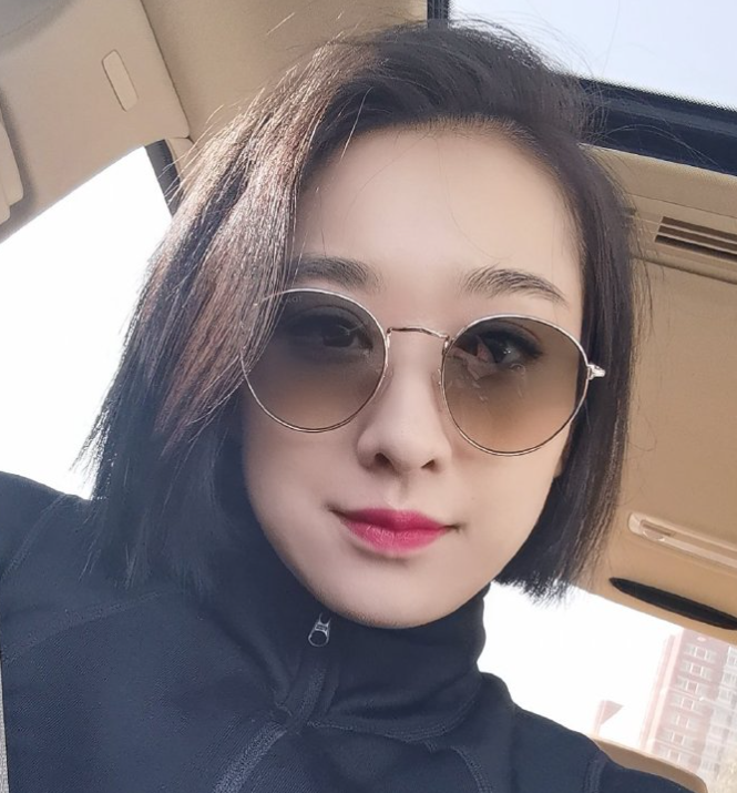 “九头”亩射击阳光照片，漫长的许多沉积锋利的健身休息