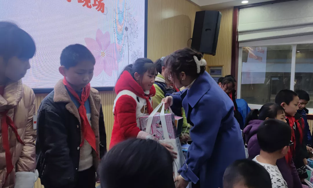 爱洒寒冬 温暖童心——四川天府新区白沙小学留守儿童关爱活动