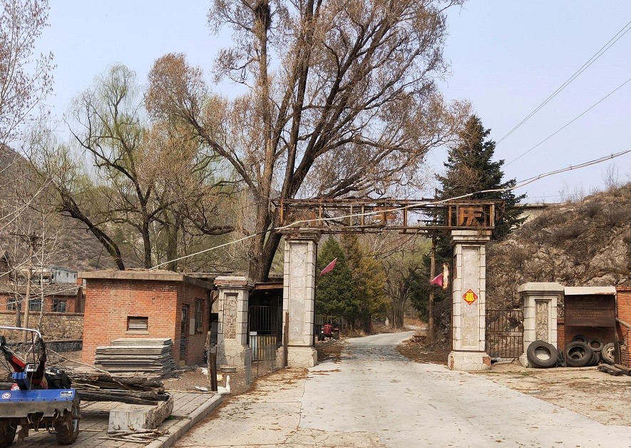 河北承德甲山镇属于什么区(河北废弃的军工厂，大片住宅楼无人居住，现场十分冷清破败)