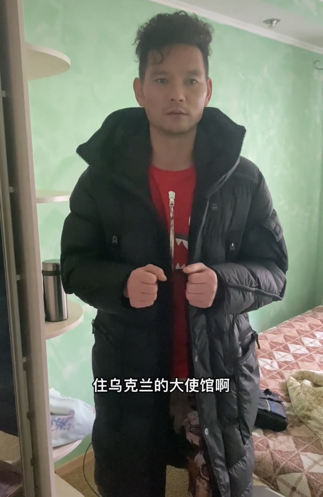 乌克兰直播间(网红乌克兰直播惹争议，连夜奔赴前线，获大使馆救助被指浪费资源)