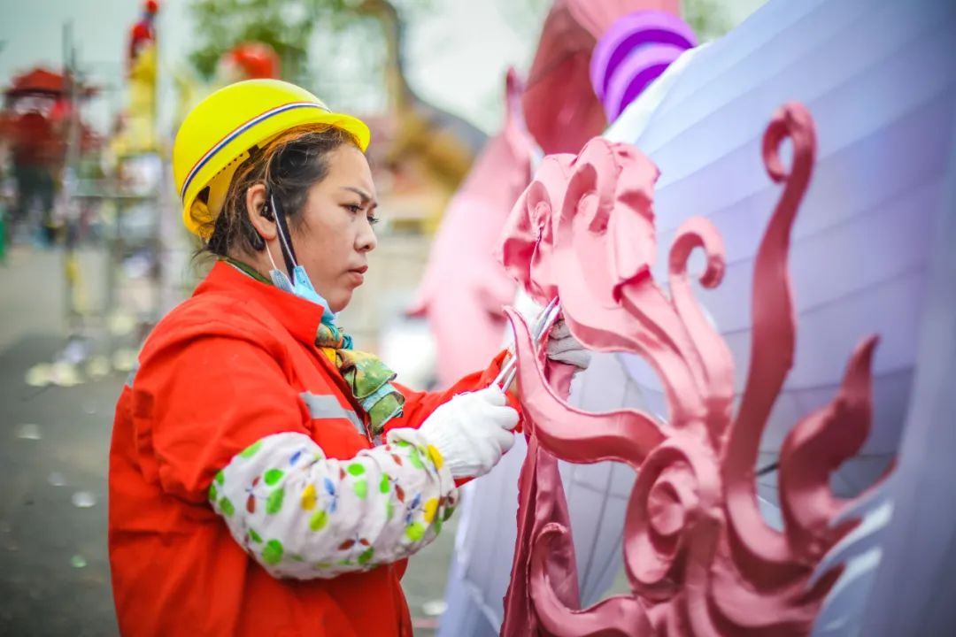 这座四川小城，给全世界做灯
