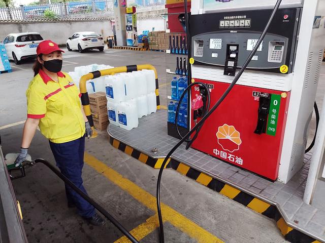 加油員基本工資不高，為什么幾乎沒人辭職？退休員工：要綜合考慮