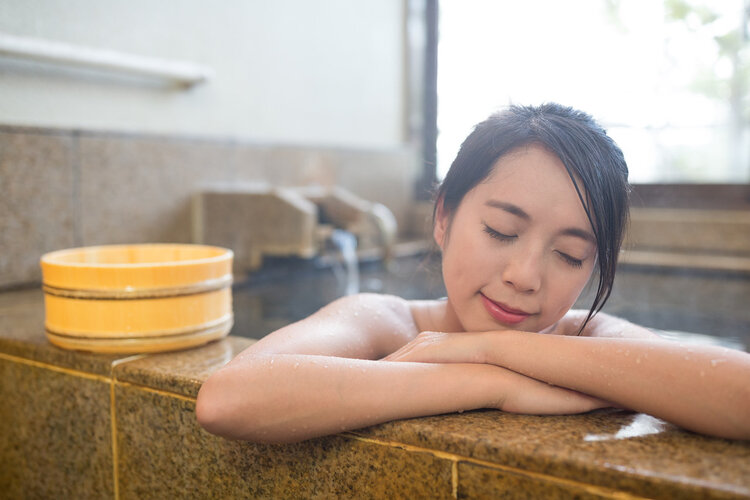 长期洗冷水澡的人，身体会怎样？能减肥？提醒：3种情况下别洗澡