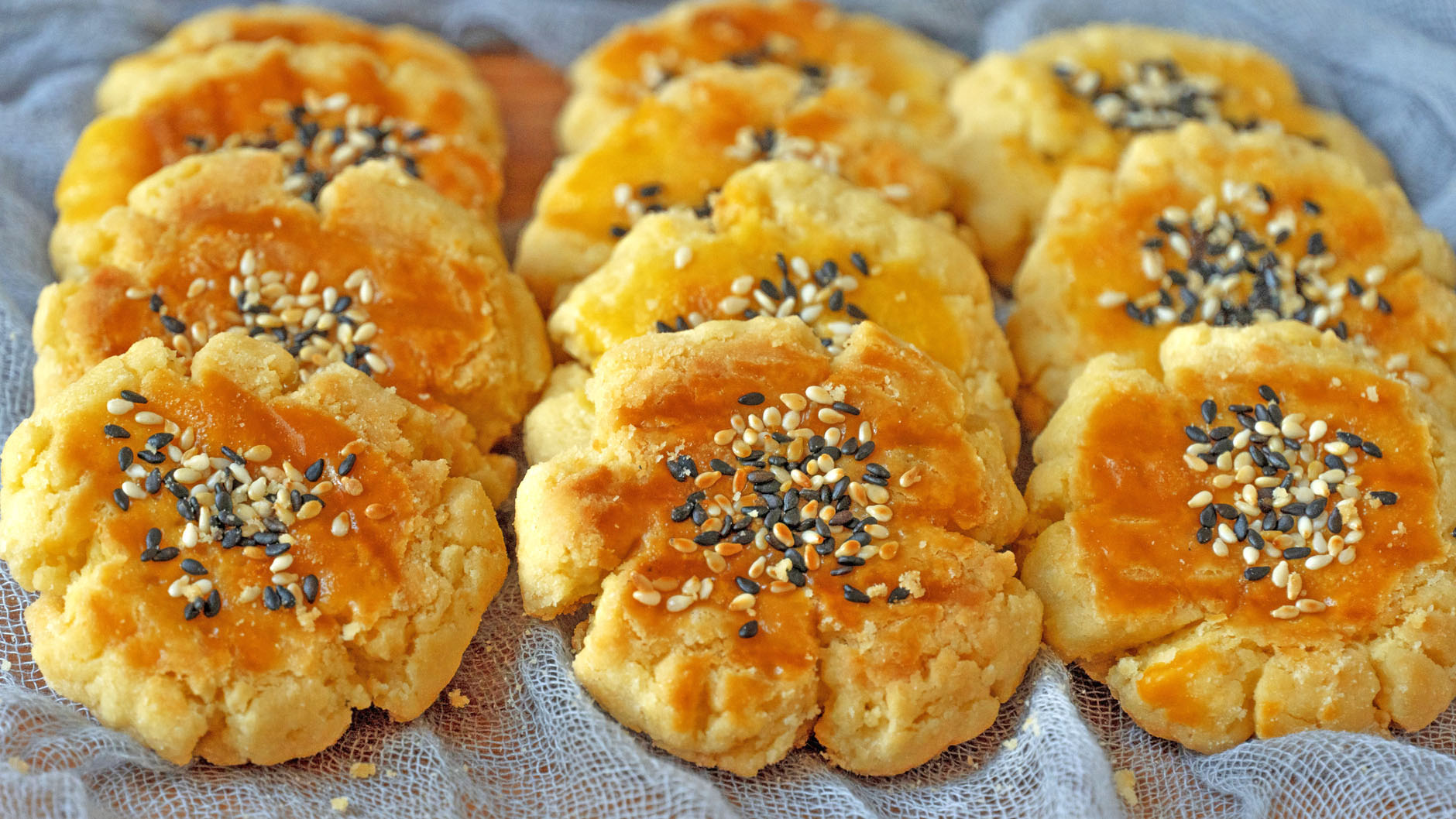 面粉最过瘾的6种做法，不用烤箱，咬一口酥掉渣，一出锅就抢光了