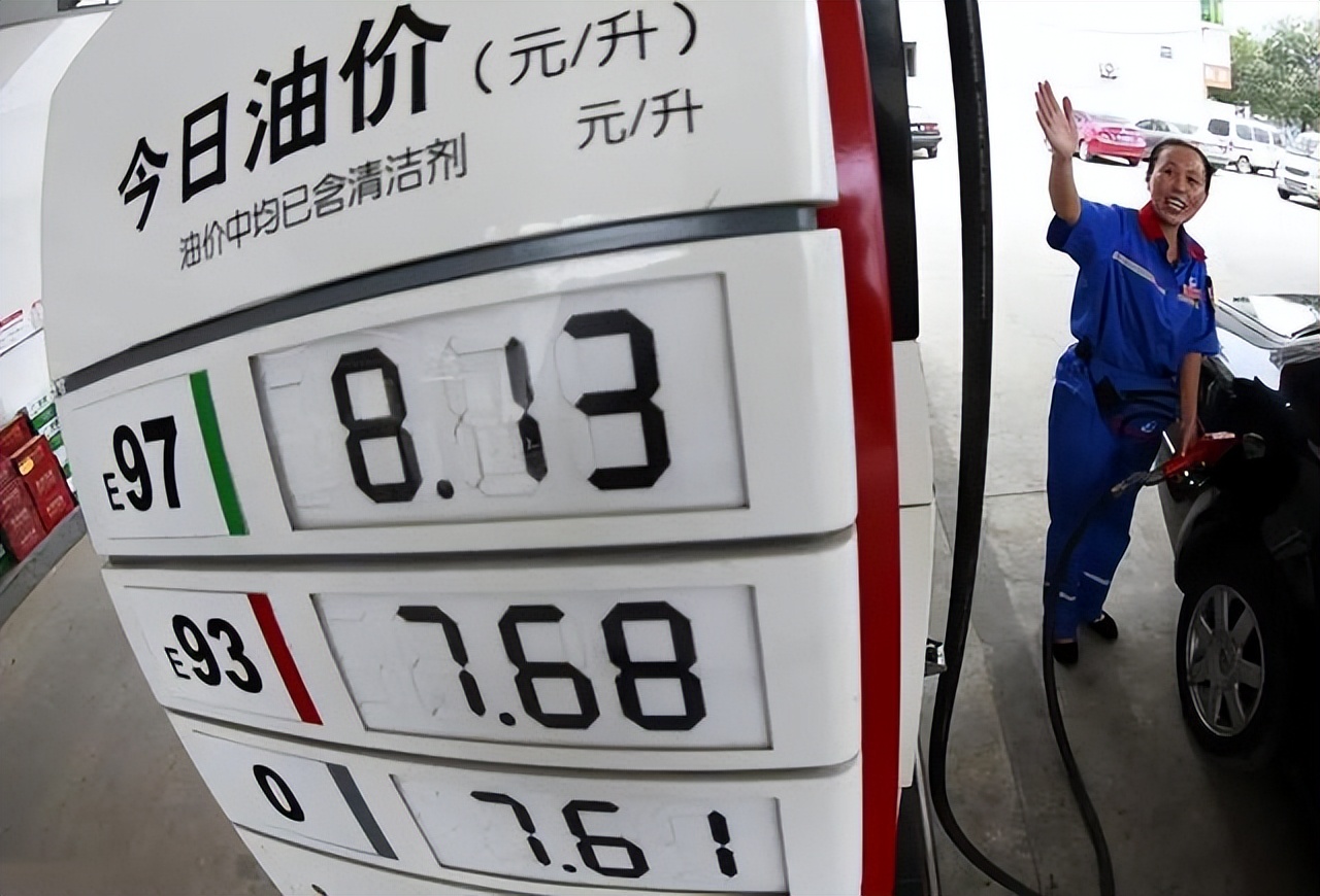 2022年第七次油价调整即将开启！要加油的车主，可以再等等