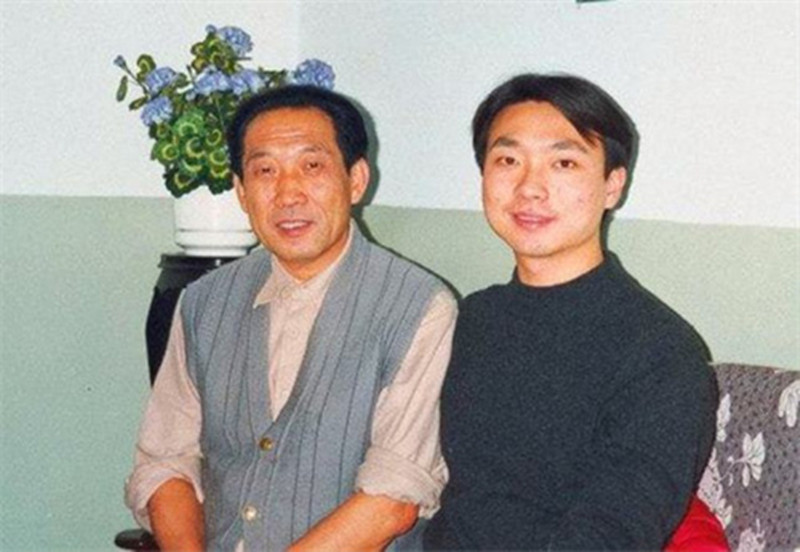 央视康辉：高考分数远超清北，却被人暗中顶替，依靠父亲查明真相