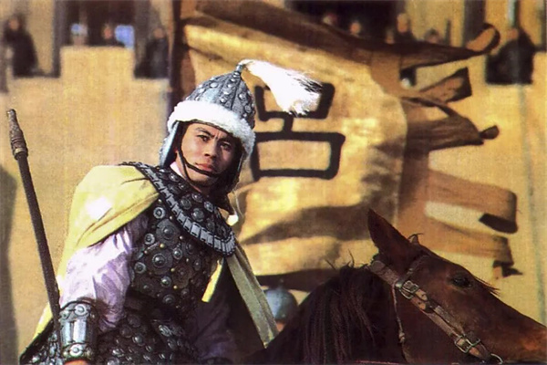 张飞只顾逃跑忘带嫂子，事后刘备说一句话，如今竟成兄弟义气名言