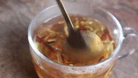 冷天，橘子皮和生姜是绝配，坚持每天喝一杯，很多人不知道有啥用