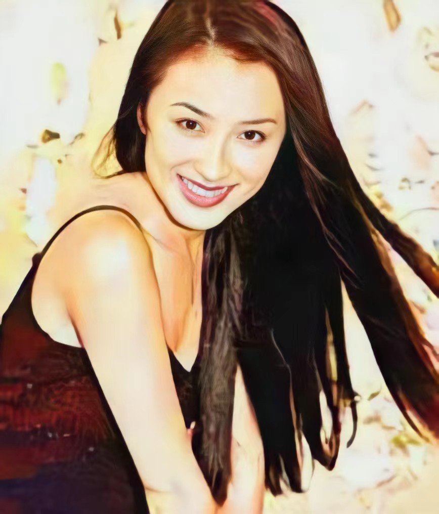 跟张丰毅结婚28年未生子,二婚还带娃的霍凡仍被当宝,她凭什么?