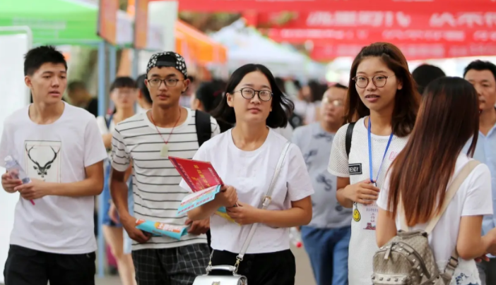 哪些本科大学招收专科（高考明明过了本科线）