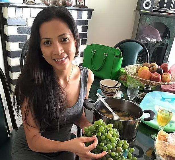 在香港，34岁的菲佣，抛下4个女儿，半夜躲在被窝痛哭，心酸人生