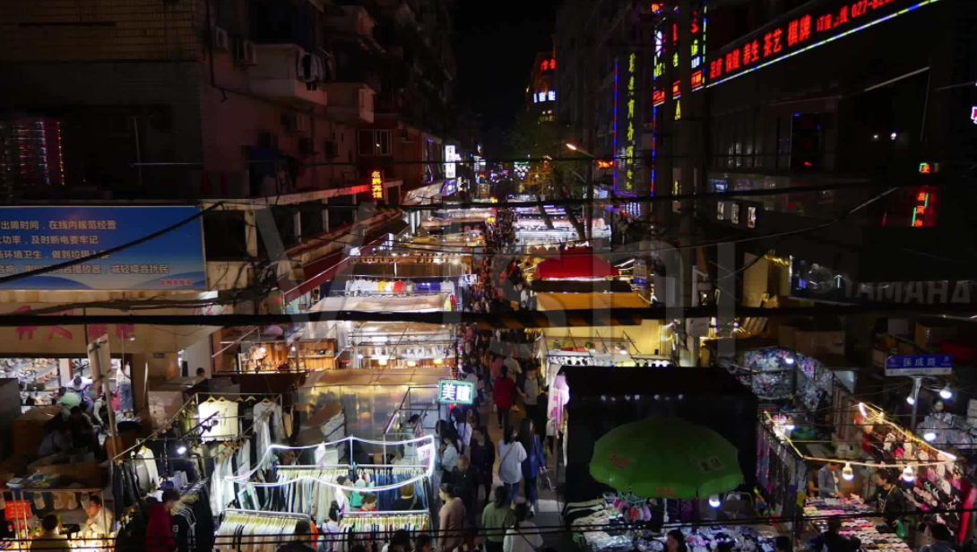 开奔驰、宝马去摆地摊，团队策划营销，摆地摊真的能发家致富了