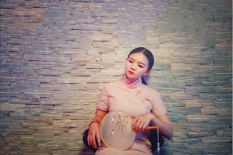 多情无奈无情恼，好比梦一场