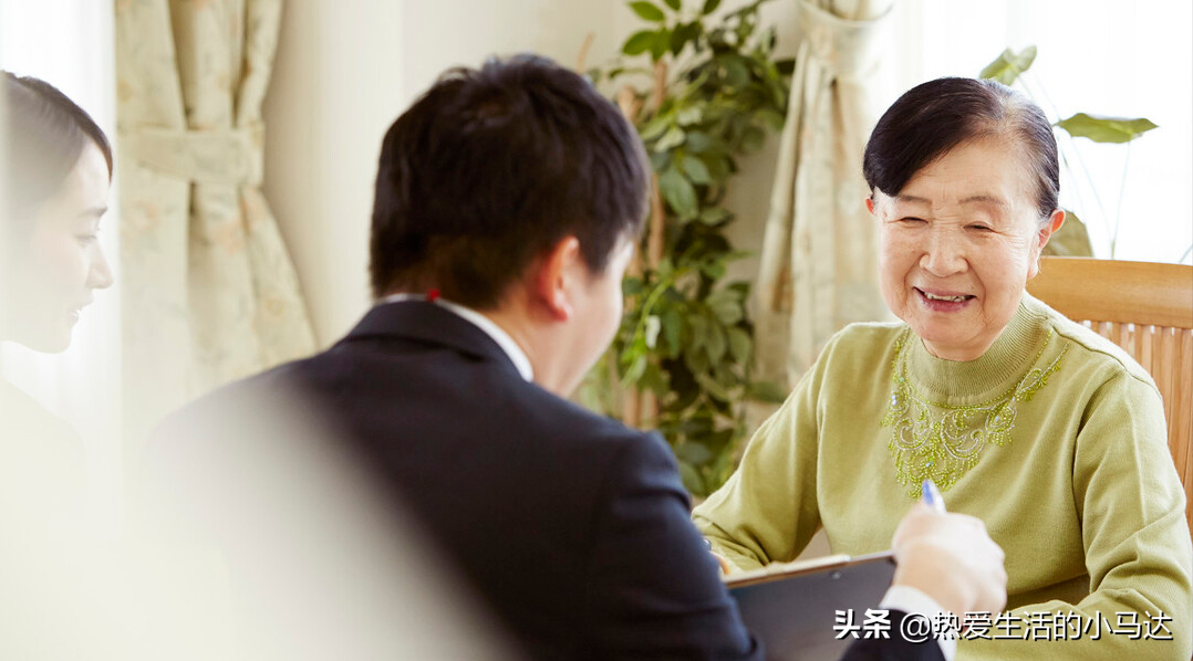 58岁大妈直言：跳交谊舞3个月我就怕了，那些男舞伴个个都很坏