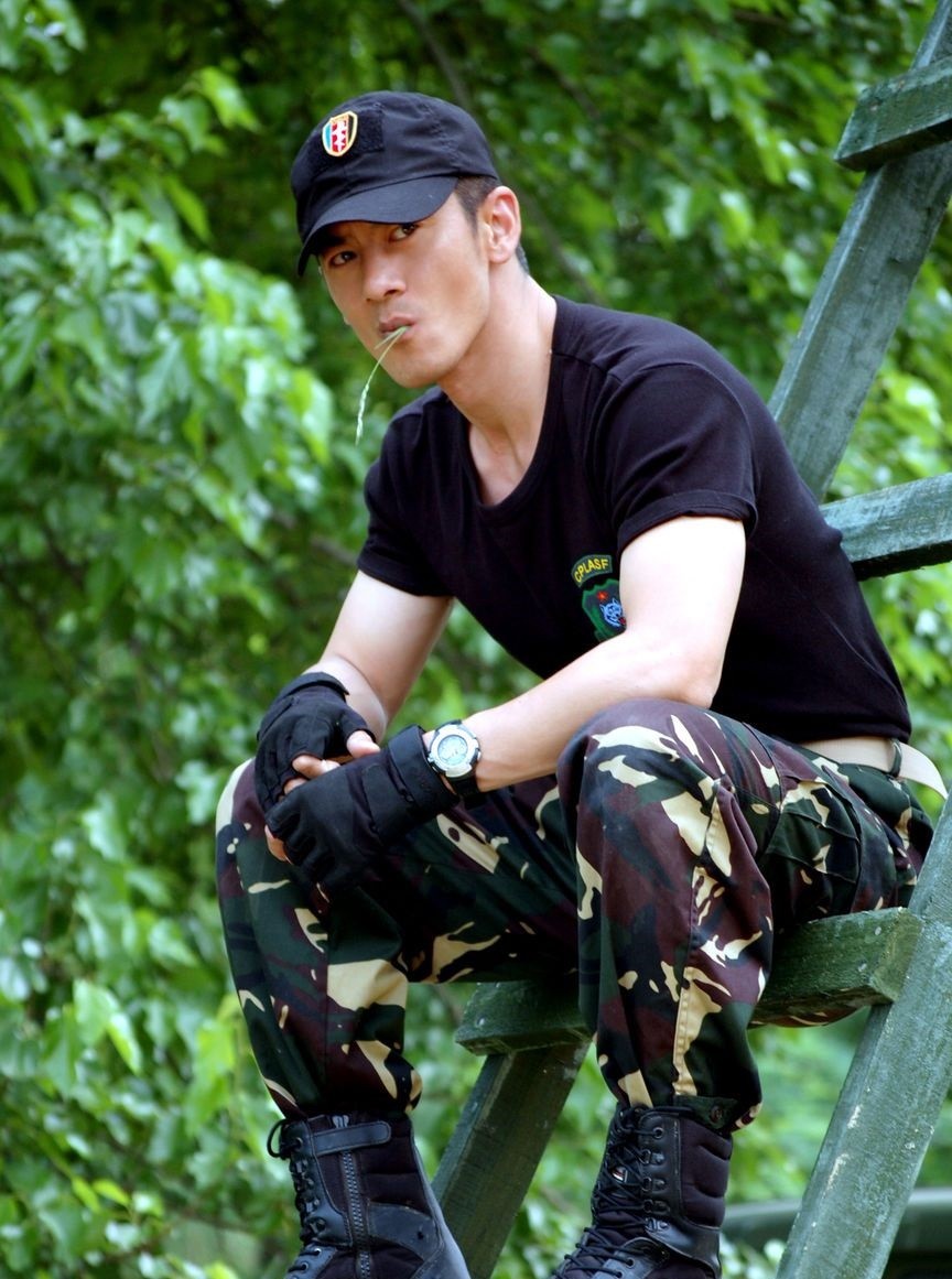 不够硬气别演“特种兵”！这12位男星告诉你，啥叫铮铮铁骨