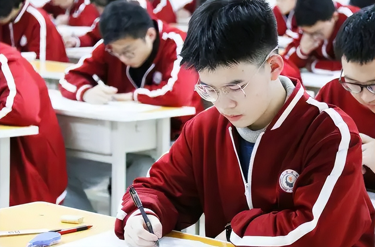 2022高考后不允許復(fù)讀？落榜的考生將何去何從，教育部作出新回應(yīng)