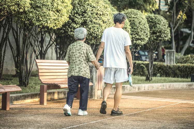 中年女性的需求，真的比男性更强烈？绝经后还能过夫妻生活吗？