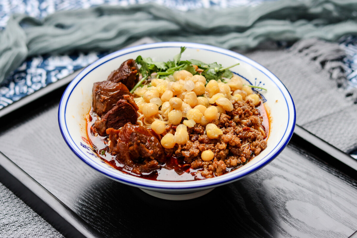 成都小哥开面馆，利用“免费送鸡蛋”，三个月盈利68万